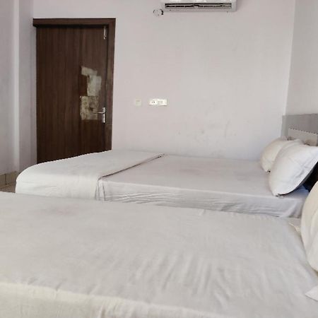 Oyo Hotel Laksh Kurukshetra Exterior foto