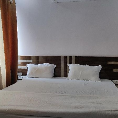 Oyo Hotel Laksh Kurukshetra Exterior foto