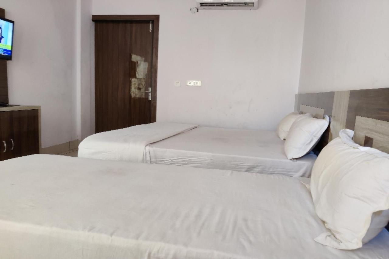 Oyo Hotel Laksh Kurukshetra Exterior foto