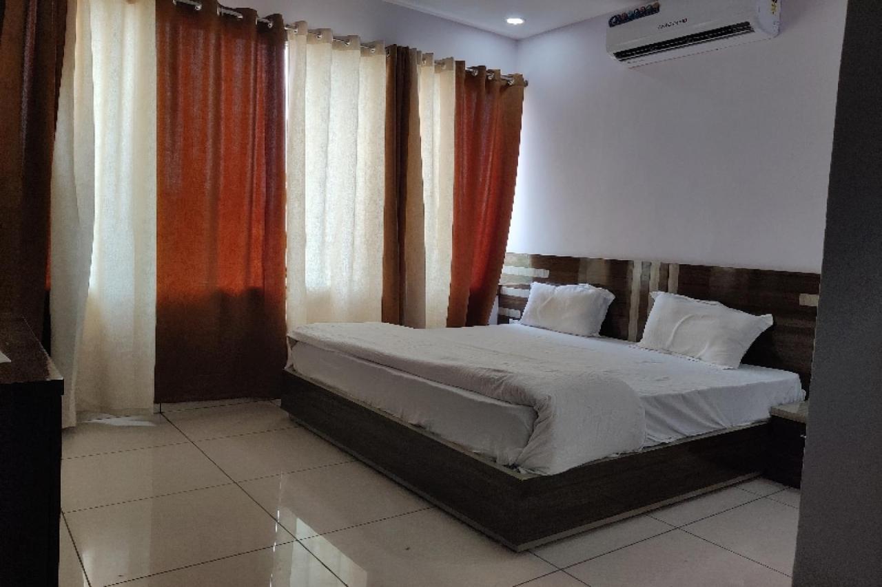 Oyo Hotel Laksh Kurukshetra Exterior foto